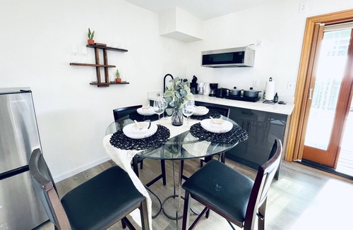 Fairview Apartment | Cozy &Quiet/Safe Pvt Studio/Projector/free parking