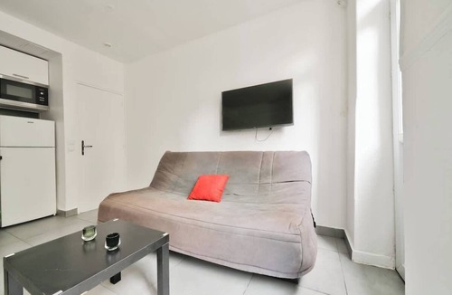 Centre Apartment | Cozy Quiet Studio in Nanterre – Near La Defense