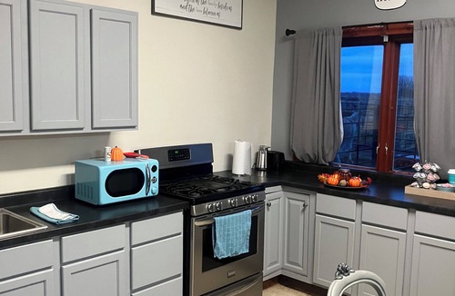 Lincoln County Apartment | 👉 Cozy Ranch Apartment with 2 Beds, Hot Tub, Cows & Horses
