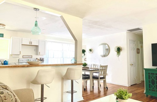 Northwest House | Cozy Ranch Home, Centrally Located near Chicks Beach!