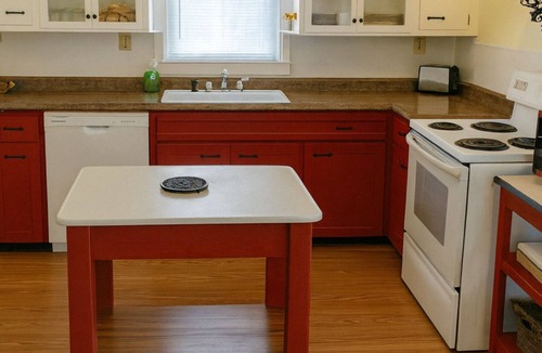 Tebbetts House | Cozy Ranch Retreat Near Jefferson City - Fun Games, Activities, Sports, & Land!