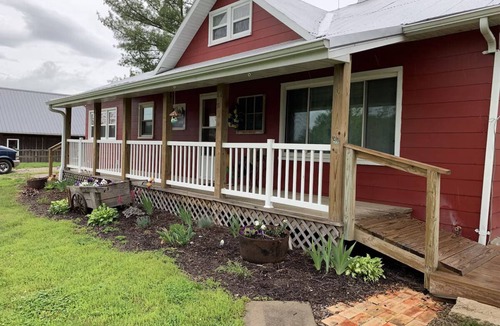 Tebbetts House | Cozy Ranch Retreat Near Jefferson City - Fun Games, Activities, Sports, & Land!