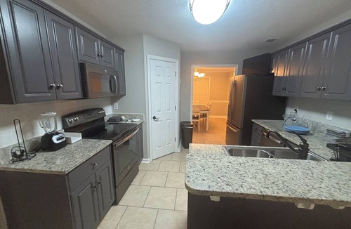 Gracewood House | Cozy ranch style house with wifi.