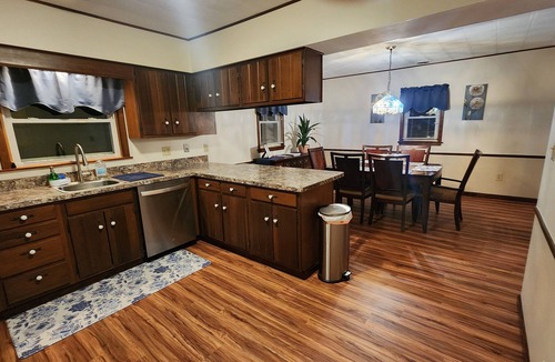 Sharon House | Cozy Ranch with Scenic Golf Course view