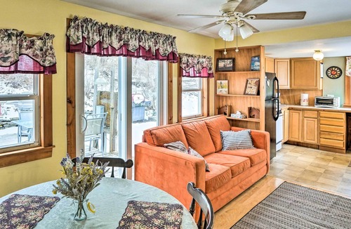 Town of New Baltimore Cottage | Cozy Ravena Cottage Near Dtwn Albany w/ Hot Tub!