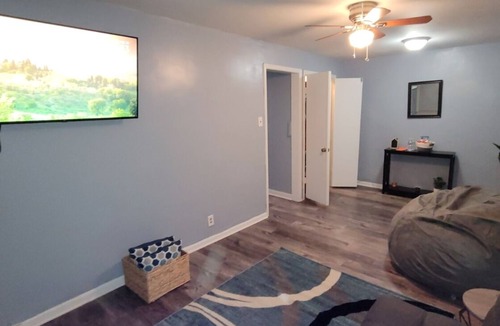 Upper Darby Apartment | Cozy recently updated 1 BR Gem apartment, with easy access to public transit!