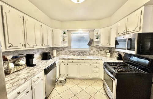 Tulsa House | Cozy Recliner Retreat, Downtown home, Quiet area