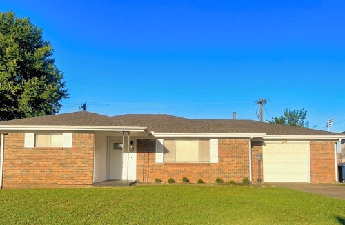 Tulsa House | Cozy Recliner Retreat, Downtown home, Quiet area