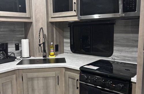 Mansfield House | Cozy Recreational Vehicle with private lake for weekend escape in Mansfield
