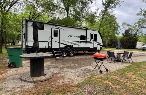 Mansfield House | Cozy Recreational Vehicle with private lake for weekend escape in Mansfield