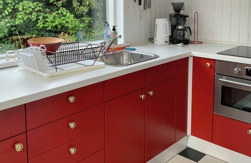 Hornslet House | Cozy red cottage by Kalø Vig with seaview
