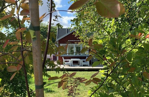 Hornslet House | Cozy red cottage by Kalø Vig with seaview