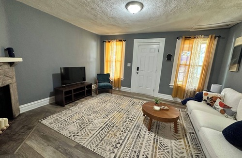 Reidsville House | Cozy Reidsville getaway Walk downtown Entire 1BR