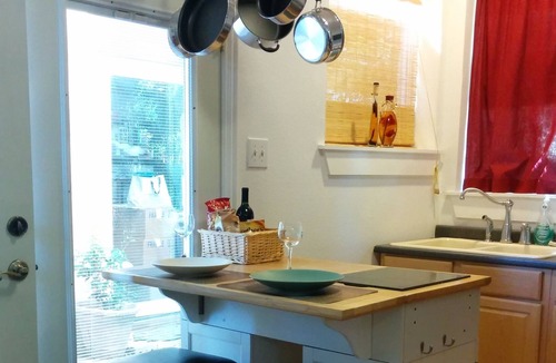 Lower Greenville Apartment | Cozy, relaxed comfort in convenient and quiet Dallas neighborhood.