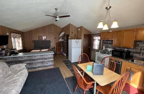 Russell Cabin | Cozy relaxing studio cabin # 7 , at Deep Woods Cabins