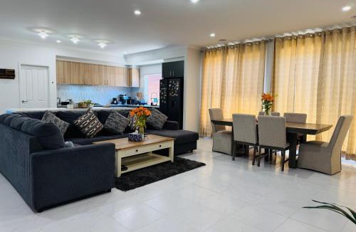 Manor Lakes House | Cozy, Relaxing & Welcoming Stay