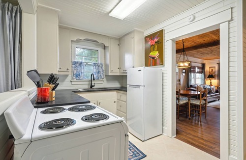 Munford Cottage | Cozy & Renovated 2-Bedroom Cottage in Munford