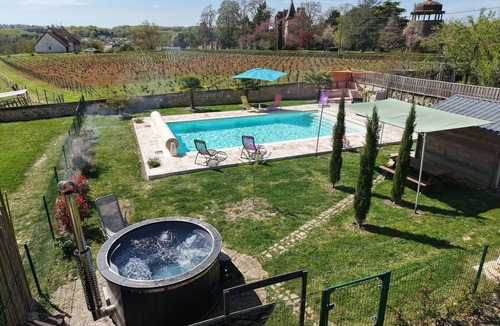 Le Menoux Cottage | Cozy Renovated Forge with Sauna, Shared Pool & Nearby Attractions