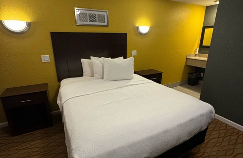 Des Moines Hotel | Cozy Rest Motel