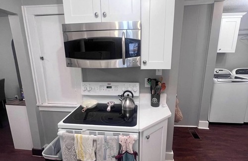 Columbus House | Cozy Retreat + 2 car garage