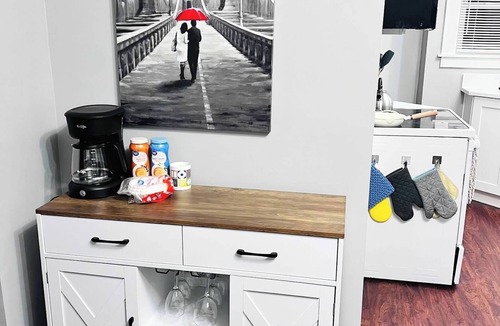 Columbus House | Cozy Retreat + 2 car garage