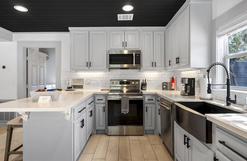 Big Bee Creek House | Cozy Retreat: 2 Homes w BBQ Playhouse & Pool