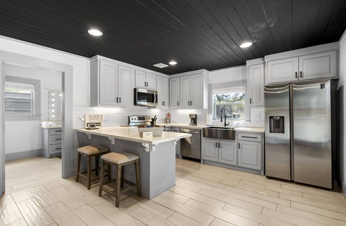 Big Bee Creek House | Cozy Retreat: 2 Homes w BBQ Playhouse & Pool