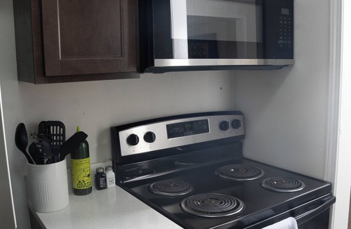 Ann Arbor House | Cozy Retreat 3-Bedroom Downtown Ann Arbor 3min from STADIUM