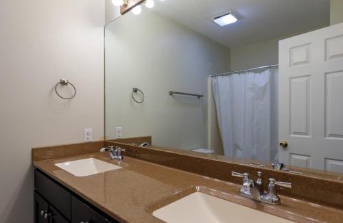 Columbia House | Cozy Retreat 3bdrm 2bath house with deck