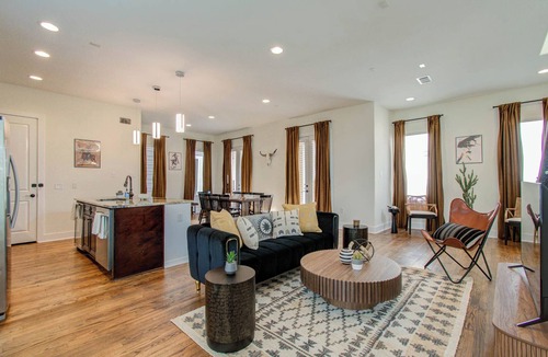 Washington Ave./ Memorial Park House | Cozy retreat 5 Min from Downtown Houston 4bd - Rooftop Views !