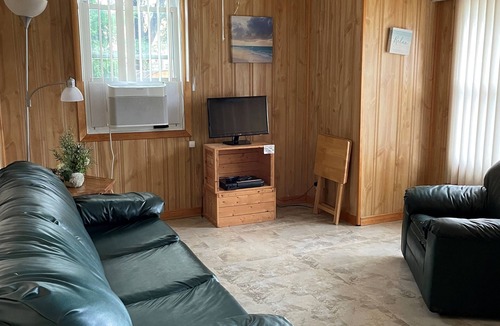 Mindemoya Cottage | Cozy retreat at Idyll Glen RV Park