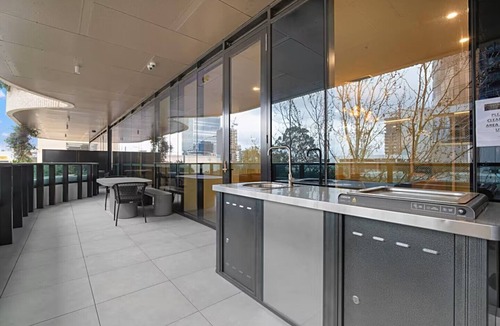 Box Hill Apartment | Cozy Retreat