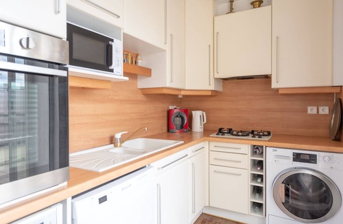 Saint-Mande Apartment | Cozy Retreat for 6 with Lovely Forest Views- LETA-V-A-P