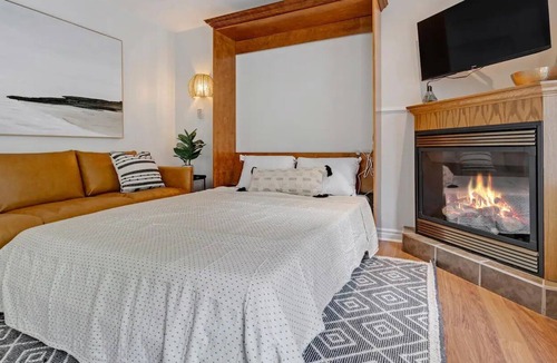 Mont Ste. Marie Condo | Cozy Retreat in Mont. St. Marie - 2 Queen Beds (Pet-Friendly!)