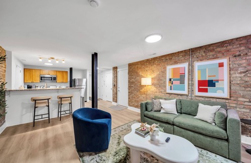 Hyde Park Apartment | Cozy Retreat in Hyde Park with In Unit Laundry