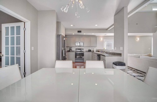 Prospect House | Cozy Retreat in Norton Commons, Walk to Everything