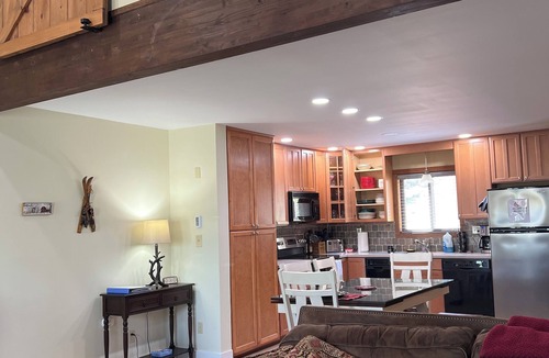 Village at Camelback House | Cozy retreat in the Pocono Mountains.