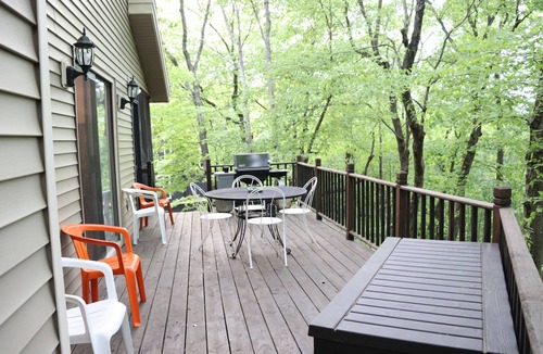 Bushkill House | Cozy Retreat in the Poconos Mountains