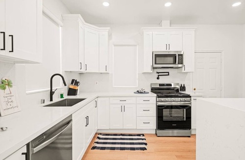 Harbor House | Cozy Retreat Near Downtown – Perfect for Families