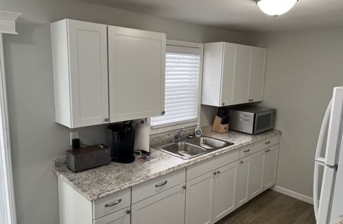 Eastside House | Cozy Retreat Near LeMoyne & Syracuse University