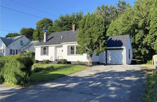 Eastside House | Cozy Retreat Near LeMoyne & Syracuse University