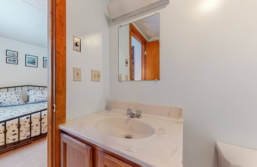 West Dover Hotel | Cozy retreat near slopes