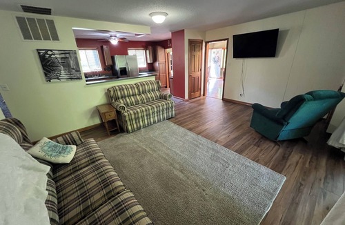 Effingham Cabin | Cozy Retreat on Gypsy Cove!