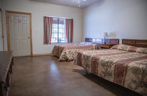 Graham Hotel | Cozy retreat on the lake