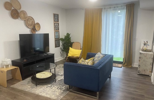 Durham Region Apartment | Cozy retreat! Perfect for two. Relax & unwind in this charming space.