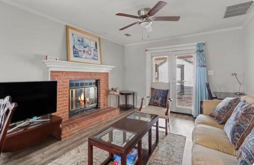 Fayetteville House | Cozy Retreat!