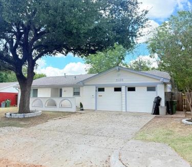 North Richland Hills House | Cozy Retreat near DFW Airport - Entire Home