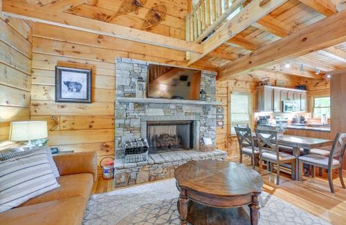 The Mountain Club House | Cozy Retreat w/Deck & Sapphire Resort Access!