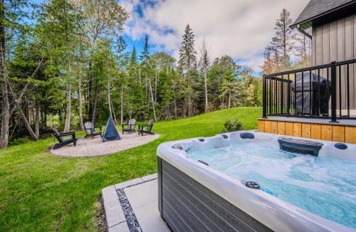 Stokes Bay House | Cozy Retreat w Hot Tub Bruce Peninsula