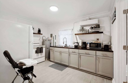 Southeast Pensacola House | Cozy retreat w/kitchen & workspace
